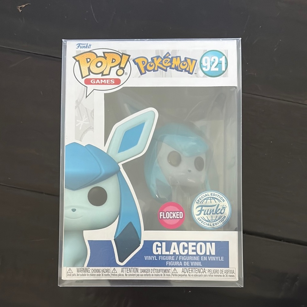 Glaceon Collectible Vinyl Figure